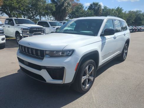 New 2026 Jeep Grand Cherokee L Limited RWD image 9