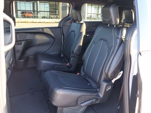 New 2026 Chrysler Pacifica Select image 15