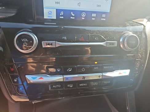 Used 2023 Ford Explorer Limited w/ Limited Technology Package image 17
