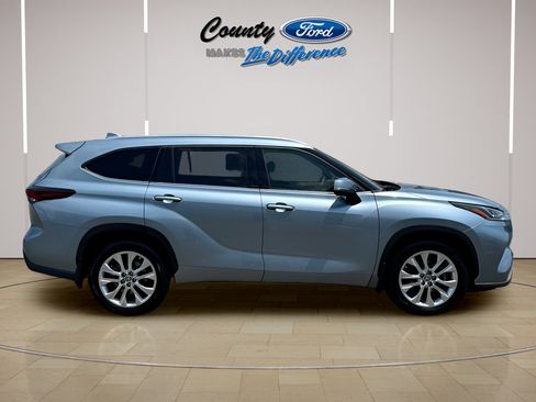 Used 2024 Toyota Highlander Limited AWD/4WD image 12