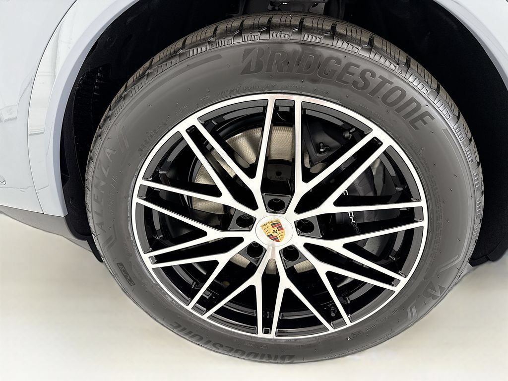 Used 2026 Porsche Cayenne AWD/4WD image 30
