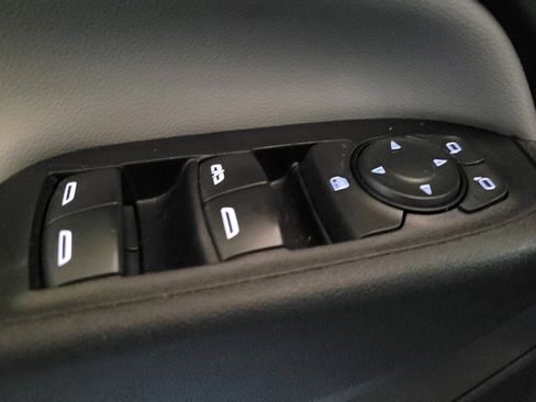 Used 2020 Chevrolet Equinox LT image 27