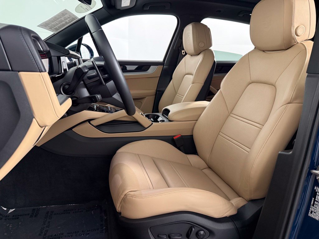 Certified 2024 Porsche Cayenne AWD/4WD image 5