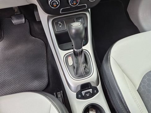 Used 2018 Jeep Compass Latitude FWD image 28