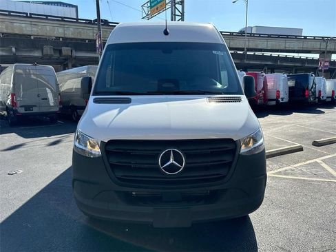 Used 2025 Mercedes-Benz Sprinter 2500 image 2