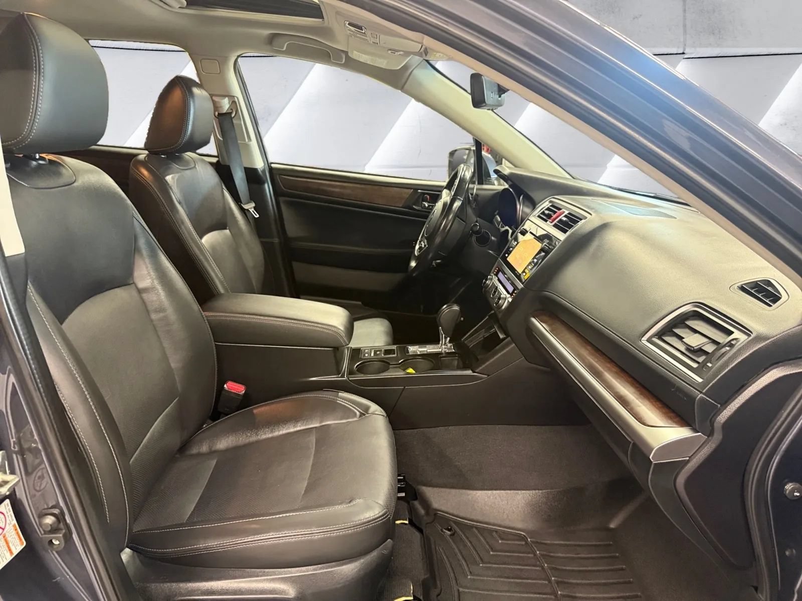 Used 2017 Subaru Outback 3.6R Limited AWD/4WD image 17