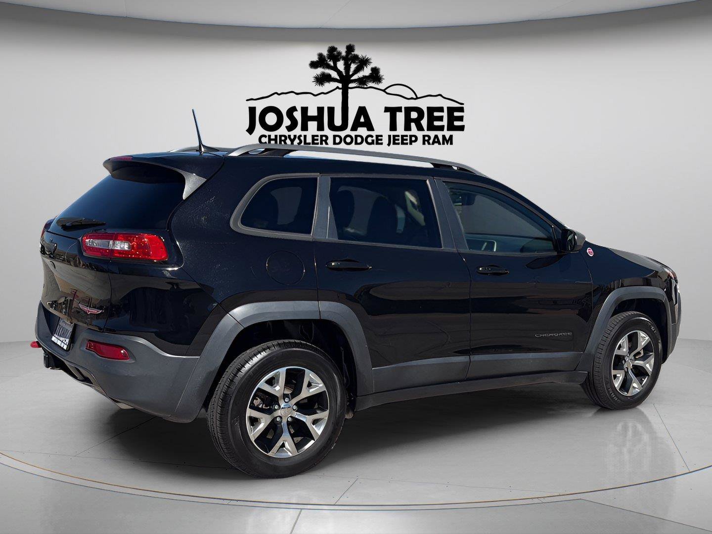Used 2017 Jeep Cherokee Trailhawk w/ Comfort/Convenience Group AWD/4WD image 11