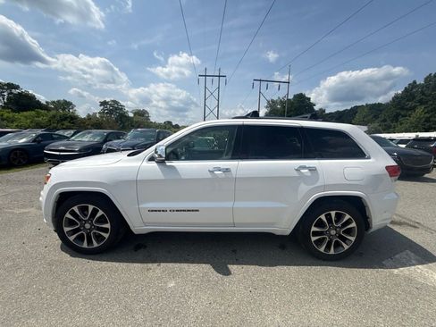 Used 2018 Jeep Grand Cherokee Overland AWD/4WD image 8