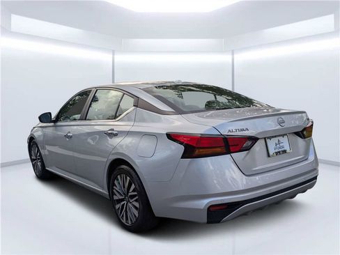 Used 2024 Nissan Altima 2.5 SV FWD image 6