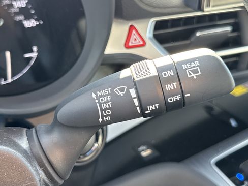 Used 2025 Toyota Sienna XLE image 17