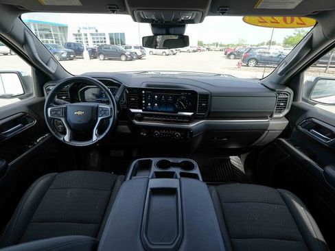 Used 2022 Chevrolet Silverado 1500 LT AWD/4WD image 27