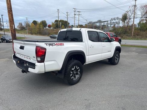 Used 2018 Toyota Tacoma TRD Off-Road image 4