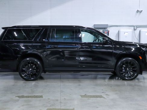 Used 2022 Cadillac Escalade ESV Sport Platinum w/ LPO, ONYX Package image 6