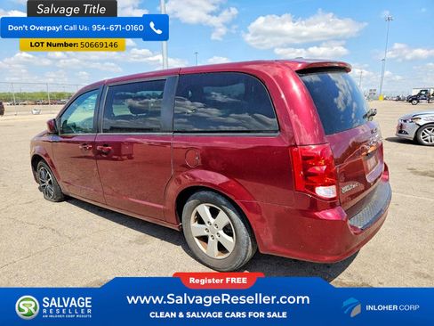 Used 2018 Dodge Grand Caravan SE FWD image 3