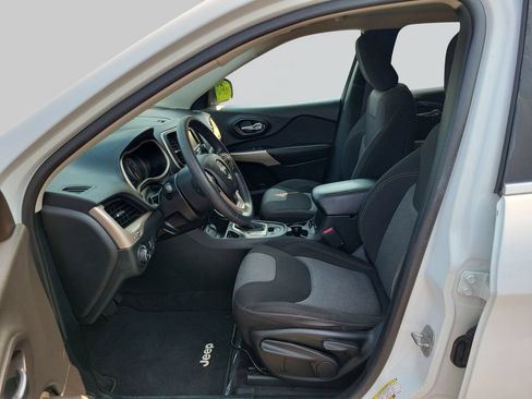 Used 2018 Jeep Cherokee Latitude FWD image 25
