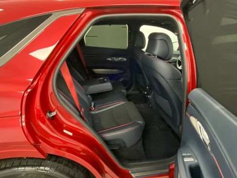 Used 2023 Genesis GV70 2.5T w/ Sport Prestige Package image 40