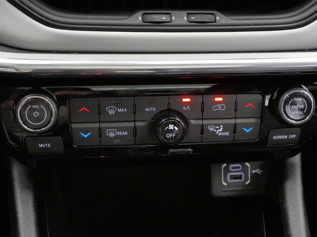 Used 2023 Jeep Compass Limited w/ Sun and Sound Group AWD/4WD image 28