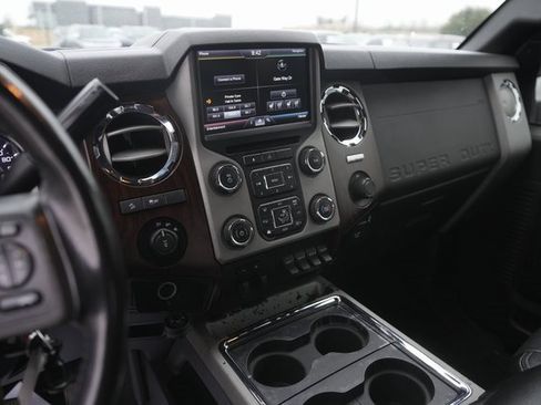 Used 2013 Ford F250 Lariat w/ Lariat Interior Pkg image 25