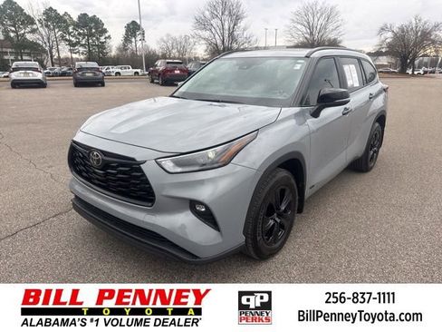 Used 2025 Toyota Highlander XLE image 1