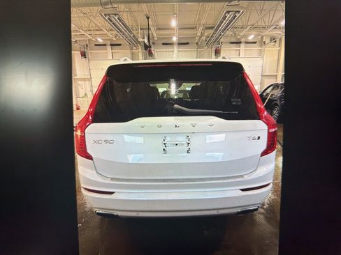 Used 2017 Volvo XC90 T6 Momentum w/ Vision Package image 3