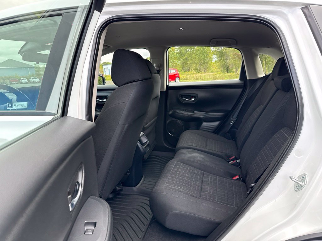 Used 2023 Honda HR-V LX image 19