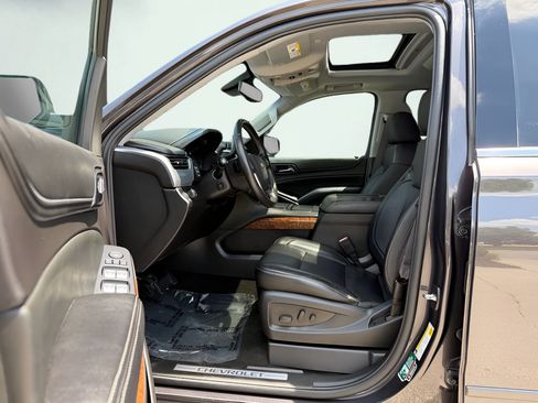 Used 2015 Chevrolet Suburban LTZ RWD image 31