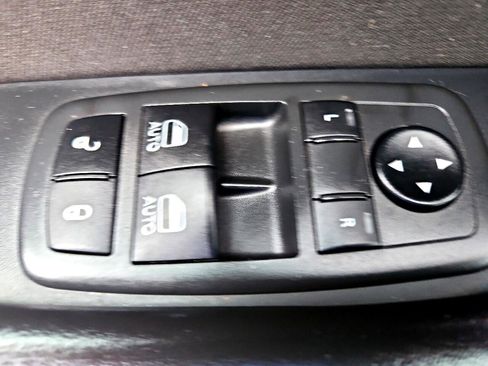 Used 2021 Dodge Challenger SXT image 15