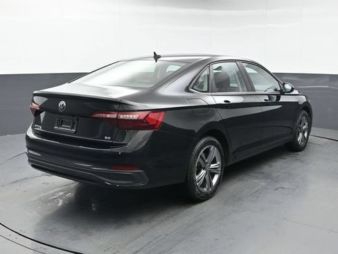 Used 2023 Volkswagen Jetta SE FWD image 5