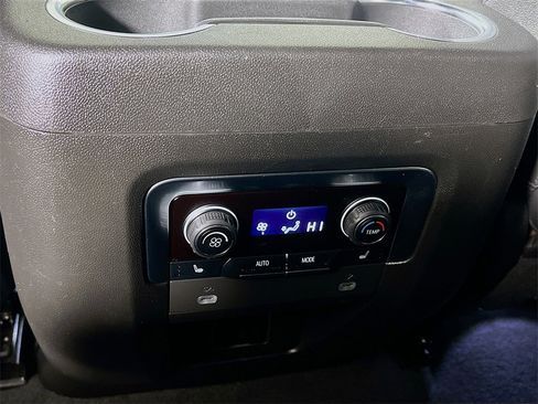 Used 2023 Chevrolet Suburban Premier image 23