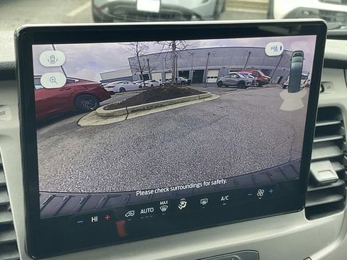 Used 2022 Ford Transit 350 XLT image 28