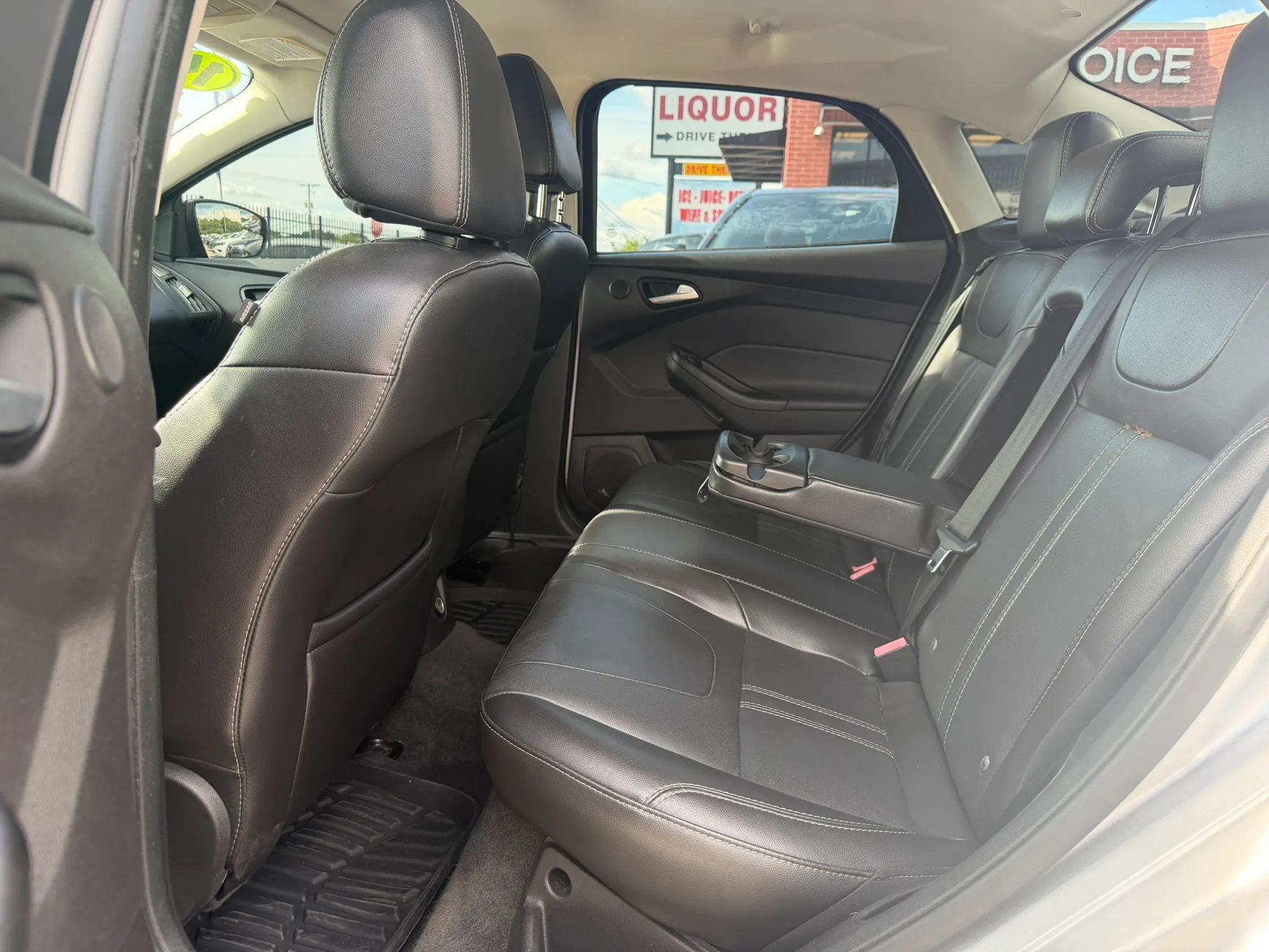 Used 2014 Ford Focus SE w/ Equipment Group 201A FWD image 14