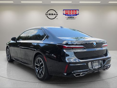 Used 2025 BMW 760i xDrive w/ Executive Package AWD/4WD image 4