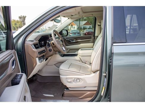 Used 2024 GMC Yukon Denali w/ Advanced Technology Package AWD/4WD image 31