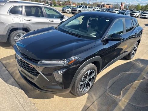 Used 2024 Chevrolet Trax RS FWD image 3