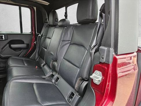 Used 2021 Jeep Gladiator Rubicon AWD/4WD image 16