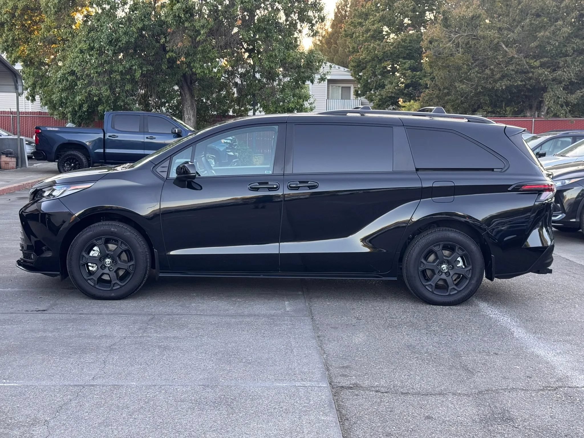 Used 2025 Toyota Sienna XLE Woodland Edition AWD/4WD image 3