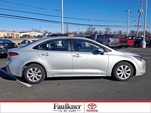 Used 2023 Toyota Corolla LE image 7