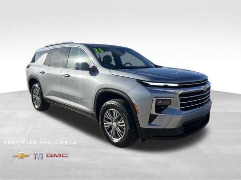 Certified 2025 Chevrolet Traverse LT image 1