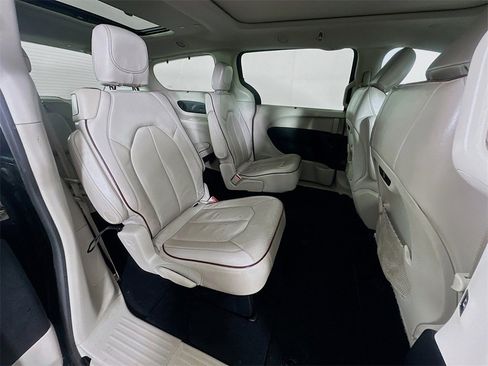 Used 2020 Chrysler Pacifica Limited w/ Tire & Wheel Group image 8