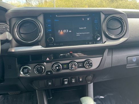 Used 2018 Toyota Tacoma TRD Off-Road AWD/4WD image 21