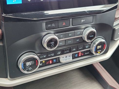 Used 2023 Ford Expedition Limited image 26