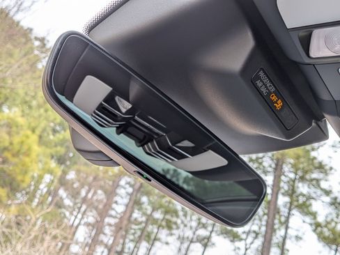 Certified 2026 Porsche Macan AWD/4WD image 19