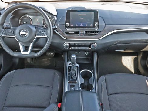 Used 2023 Nissan Altima 2.5 SV AWD/4WD image 2