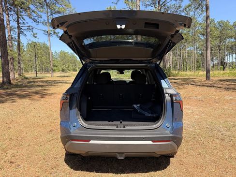 Used 2025 Chevrolet Equinox LT FWD image 9