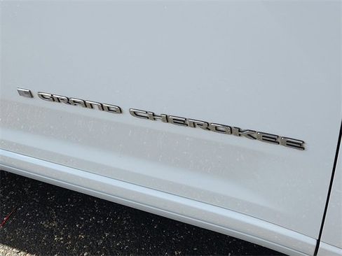 Used 2023 Jeep Grand Cherokee L Overland image 8