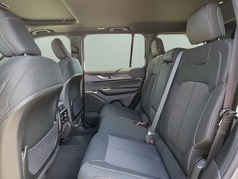 New 2025 Jeep Grand Cherokee Laredo image 10