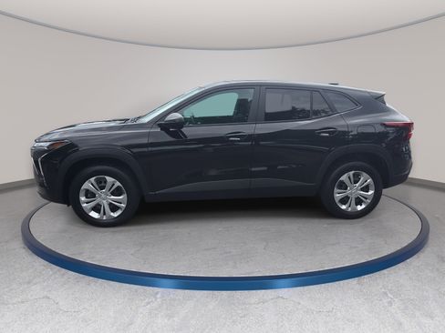 Used 2024 Chevrolet Trax LS FWD image 8