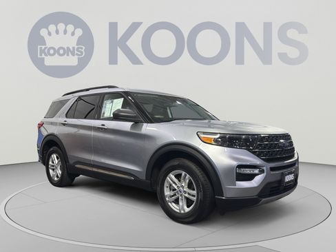 Used 2023 Ford Explorer XLT w/ Equipment Group 202A AWD/4WD image 10