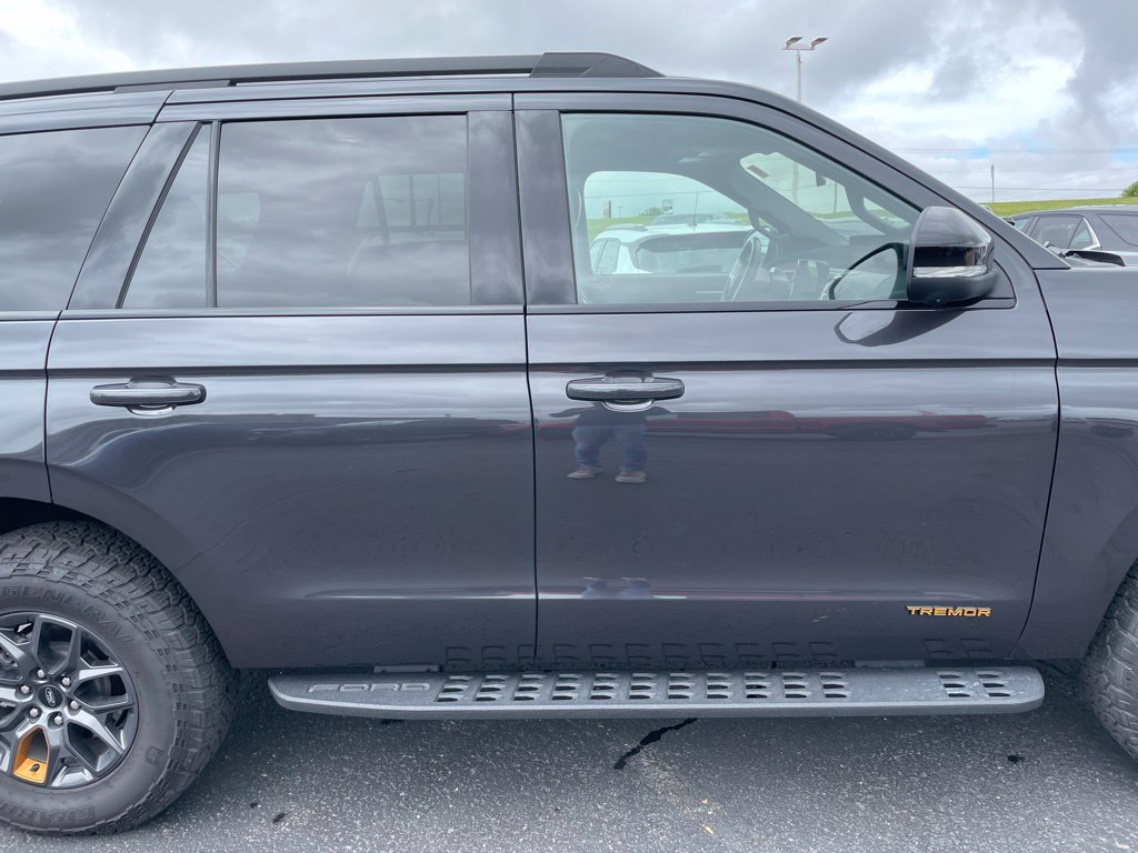 Used 2025 Ford Expedition Tremor AWD/4WD image 35