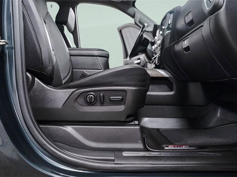 Used 2022 GMC Sierra 3500 Denali w/ Denali Ultimate Package image 36